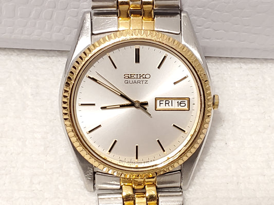 Vintage Seiko Men's Day Date Quartz Watch Stainless Steel Gold Tone One Jewel