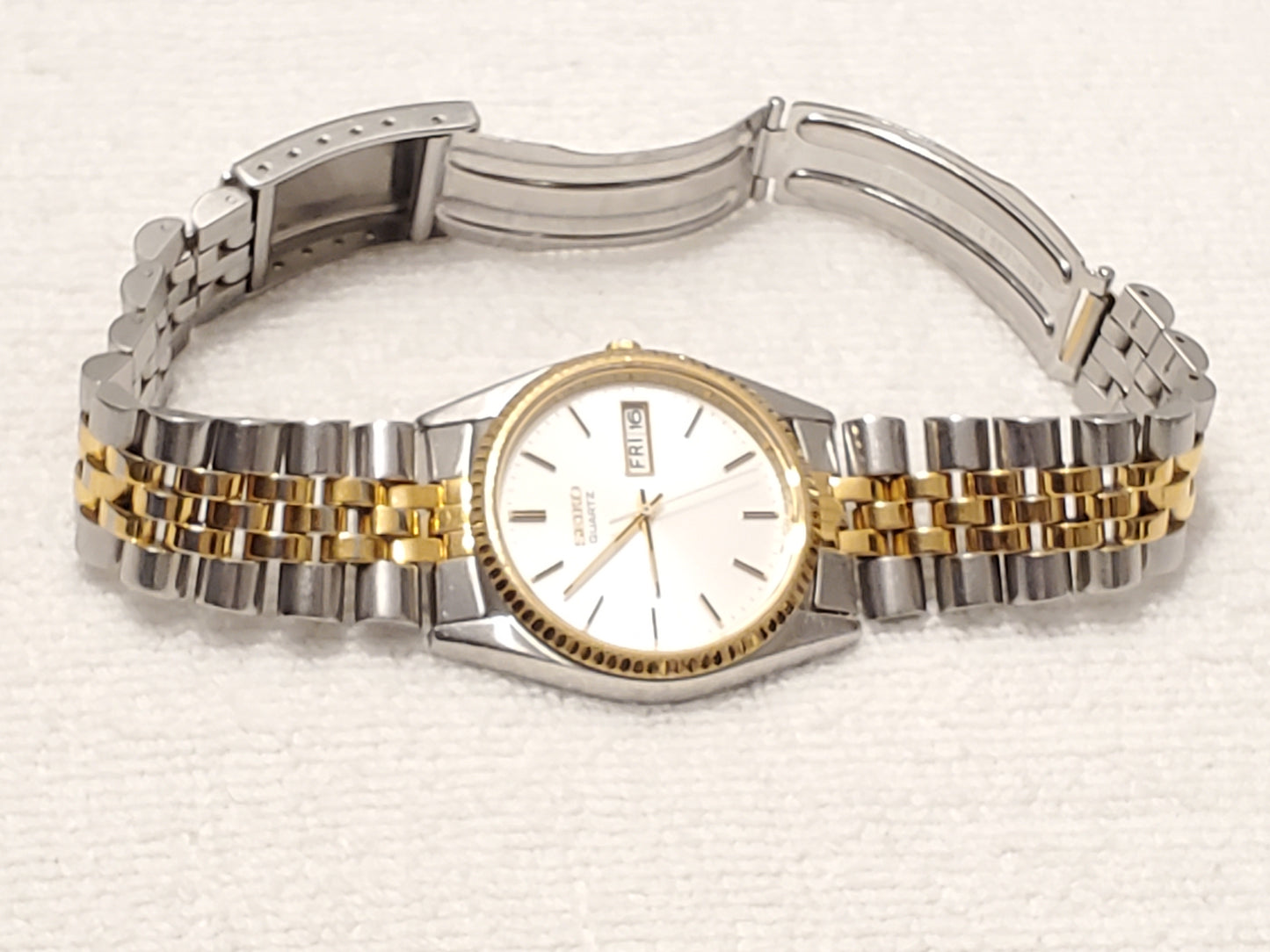 Vintage Seiko Men's Day Date Quartz Watch Stainless Steel Gold Tone One Jewel