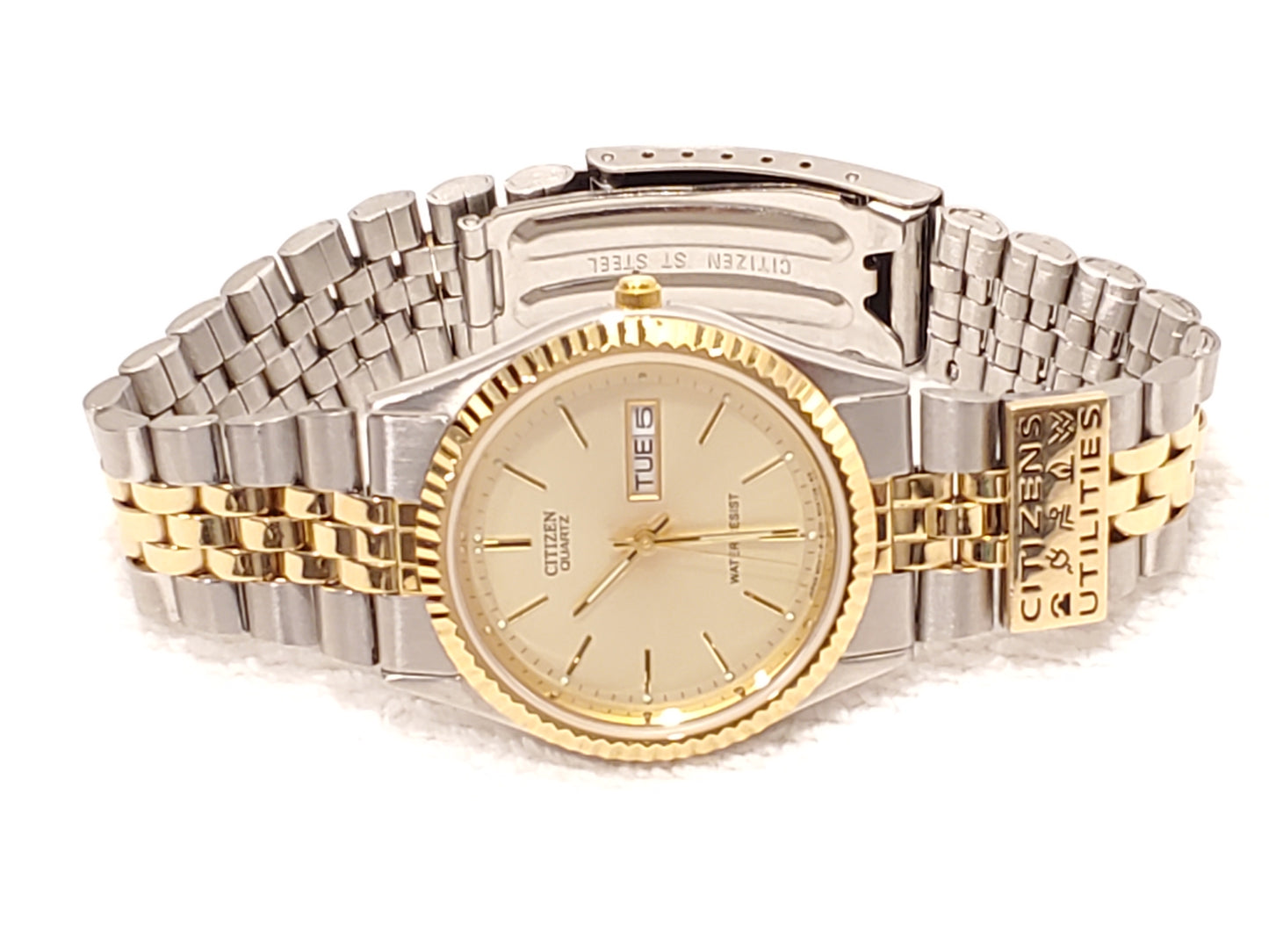 Vintage Citizen CQ Men's Day Date Watch Stainless Steel Gold Tone Presidential Fluted Bezel