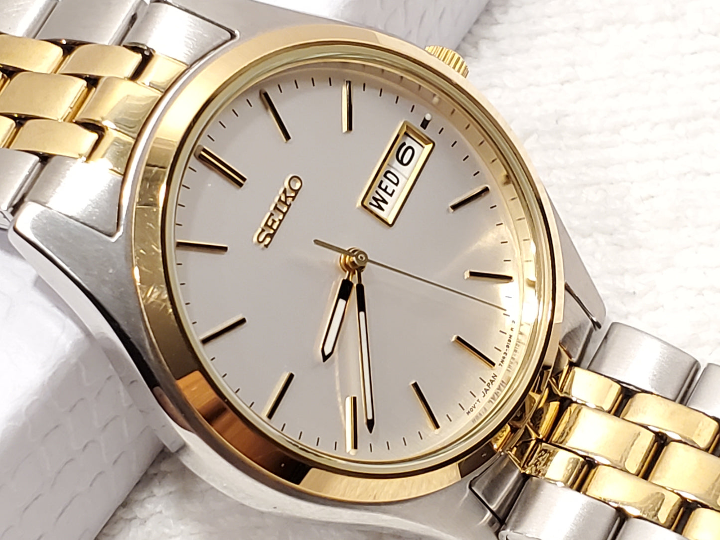 Vintage Seiko Men's Day Date Watch Stainless Steel Gold Tone Silver Dial