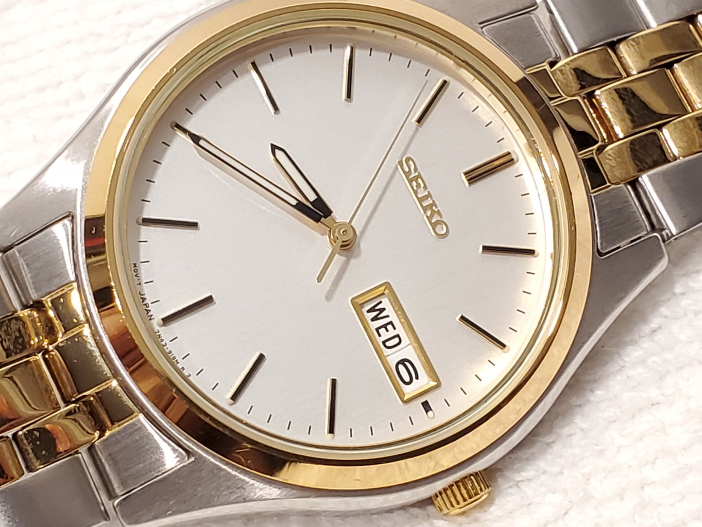 Vintage Seiko Men's Day Date Watch Stainless Steel Gold Tone Silver Dial
