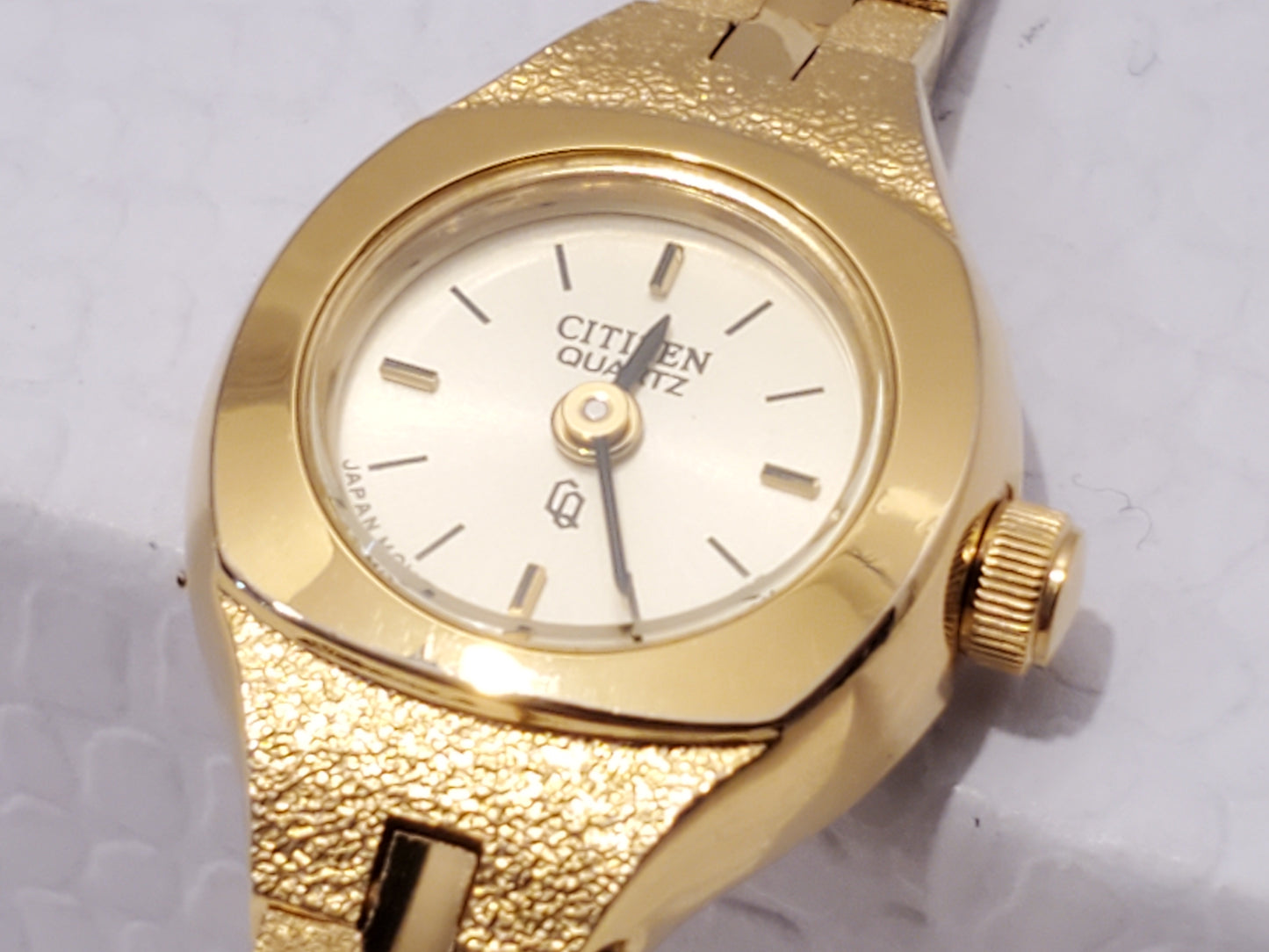 Vintage 1980's Citizen CQ Women's Gold Tone Quartz Petite Watch One Jewel
