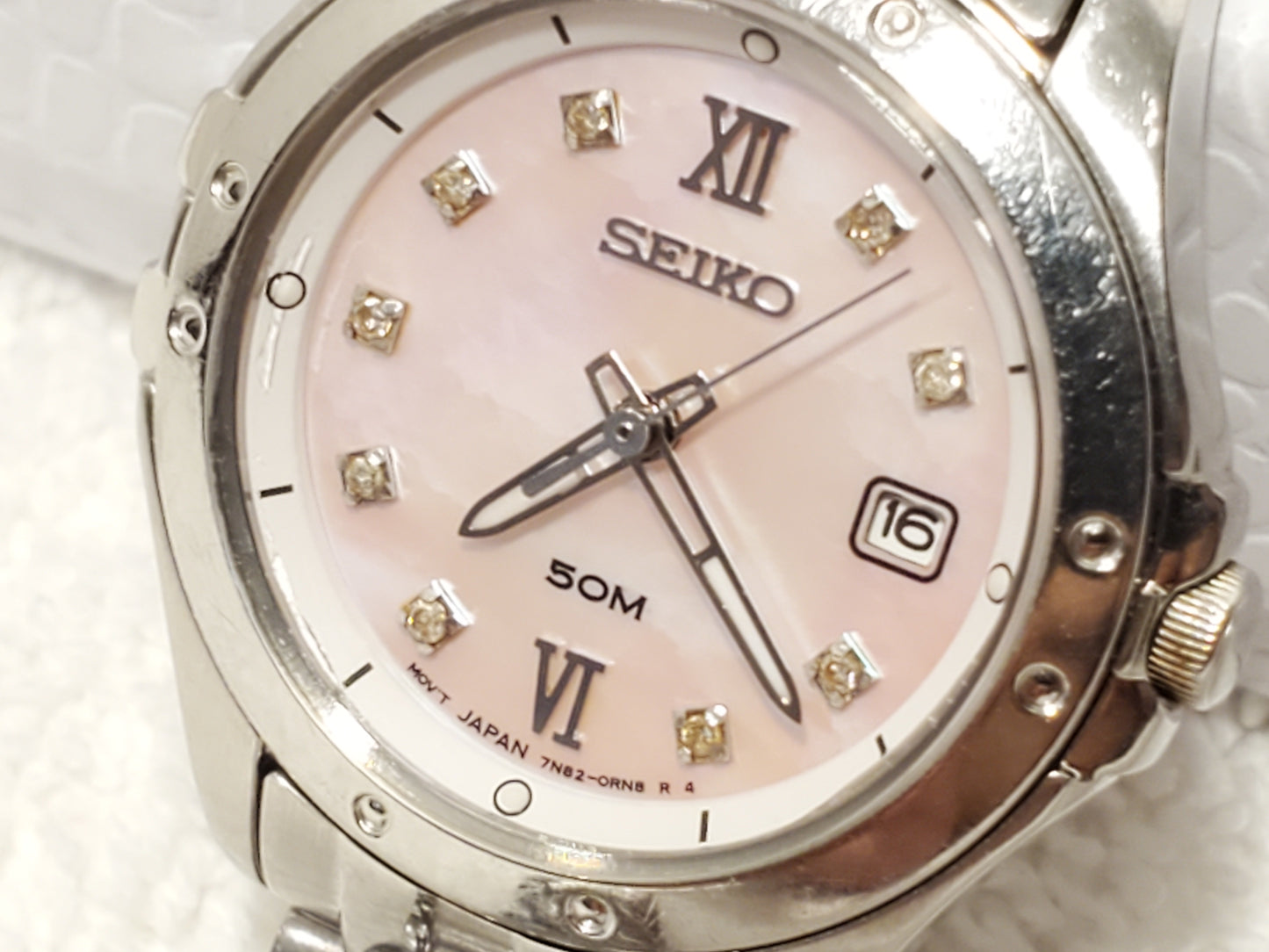 Vintage Seiko Swarovski Crystals Mother Pearl Dial Women's Quartz Date Watch