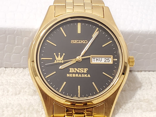 Vintage Seiko Men's Day Date Quartz Watch Gold Tone One Jewel Black Dial SS