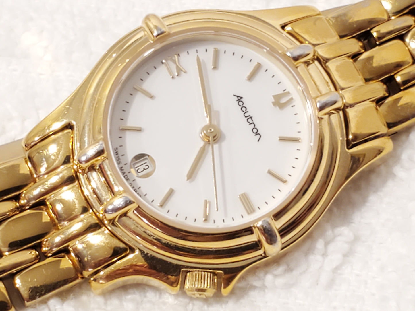 Bulova Accutron Women's Swiss Made Gold Plated Watch 7 Jewels Sapphire Crystal