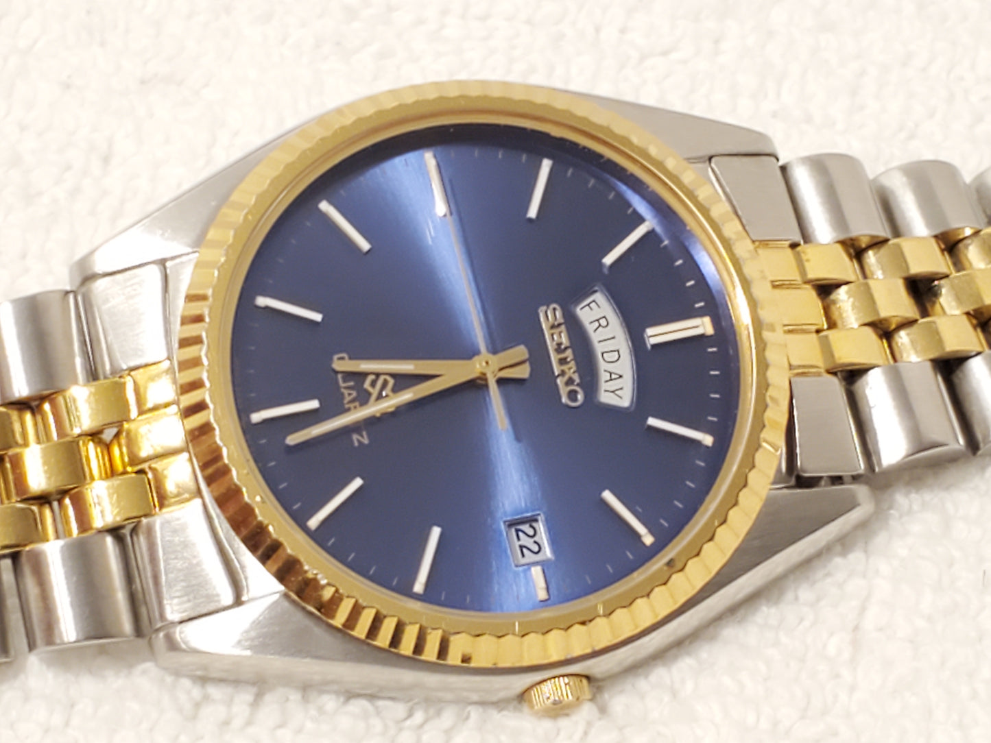 Vintage Seiko SQ Mens Day Date Watch Stainless Steel Gold Tone 1 Jewel Blue Dial