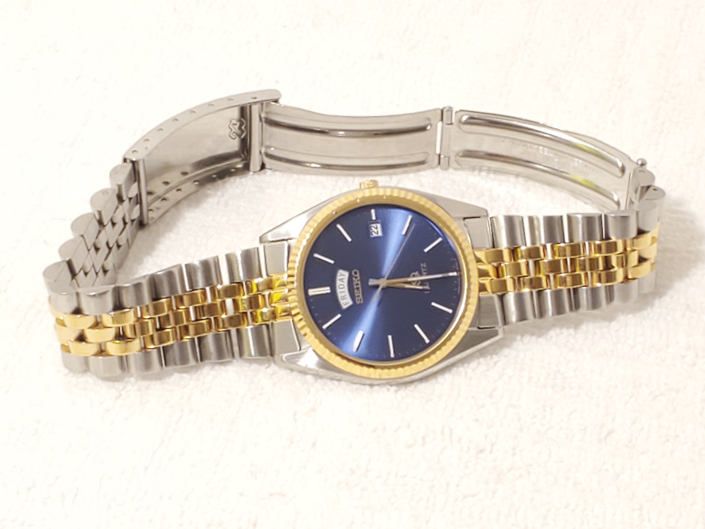 Vintage Seiko SQ Mens Day Date Watch Stainless Steel Gold Tone 1 Jewel Blue Dial