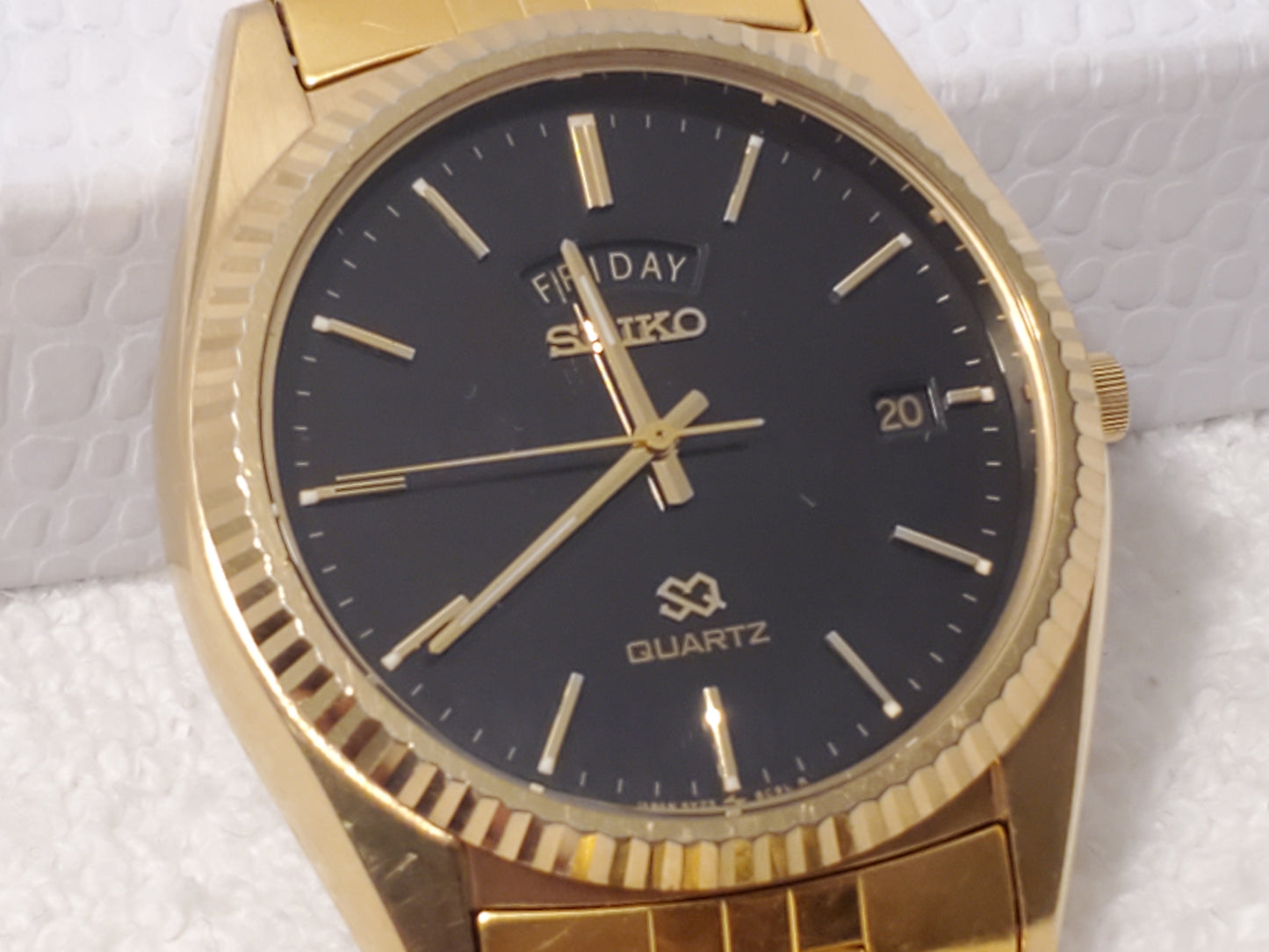 Vintage Seiko SQ Men Day Date Black Dial Watch 1 Jewel Gold Tone Stainless Steel