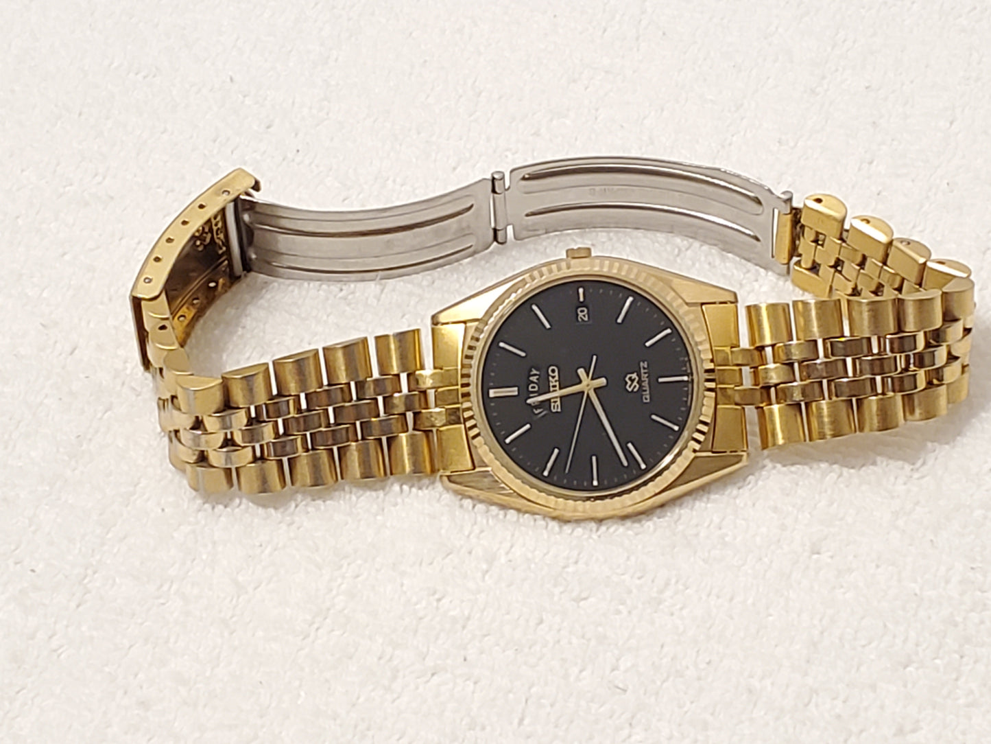 Vintage Seiko SQ Men Day Date Black Dial Watch 1 Jewel Gold Tone Stainless Steel