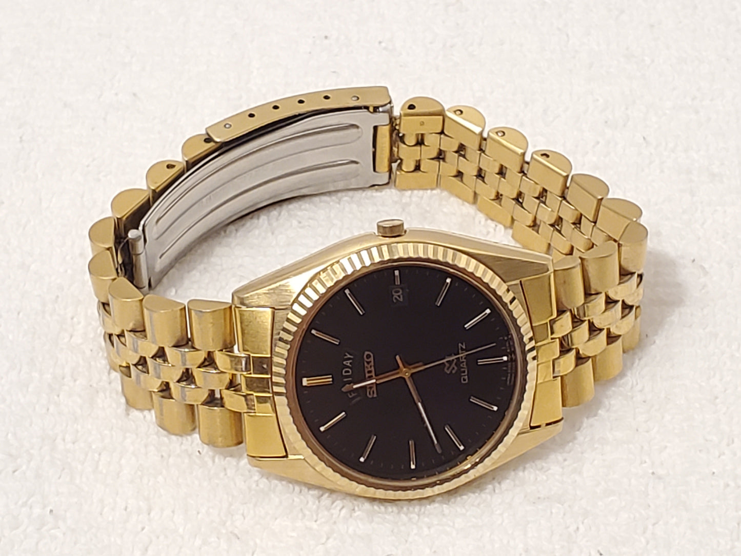 Vintage Seiko SQ Men Day Date Black Dial Watch 1 Jewel Gold Tone Stainless Steel