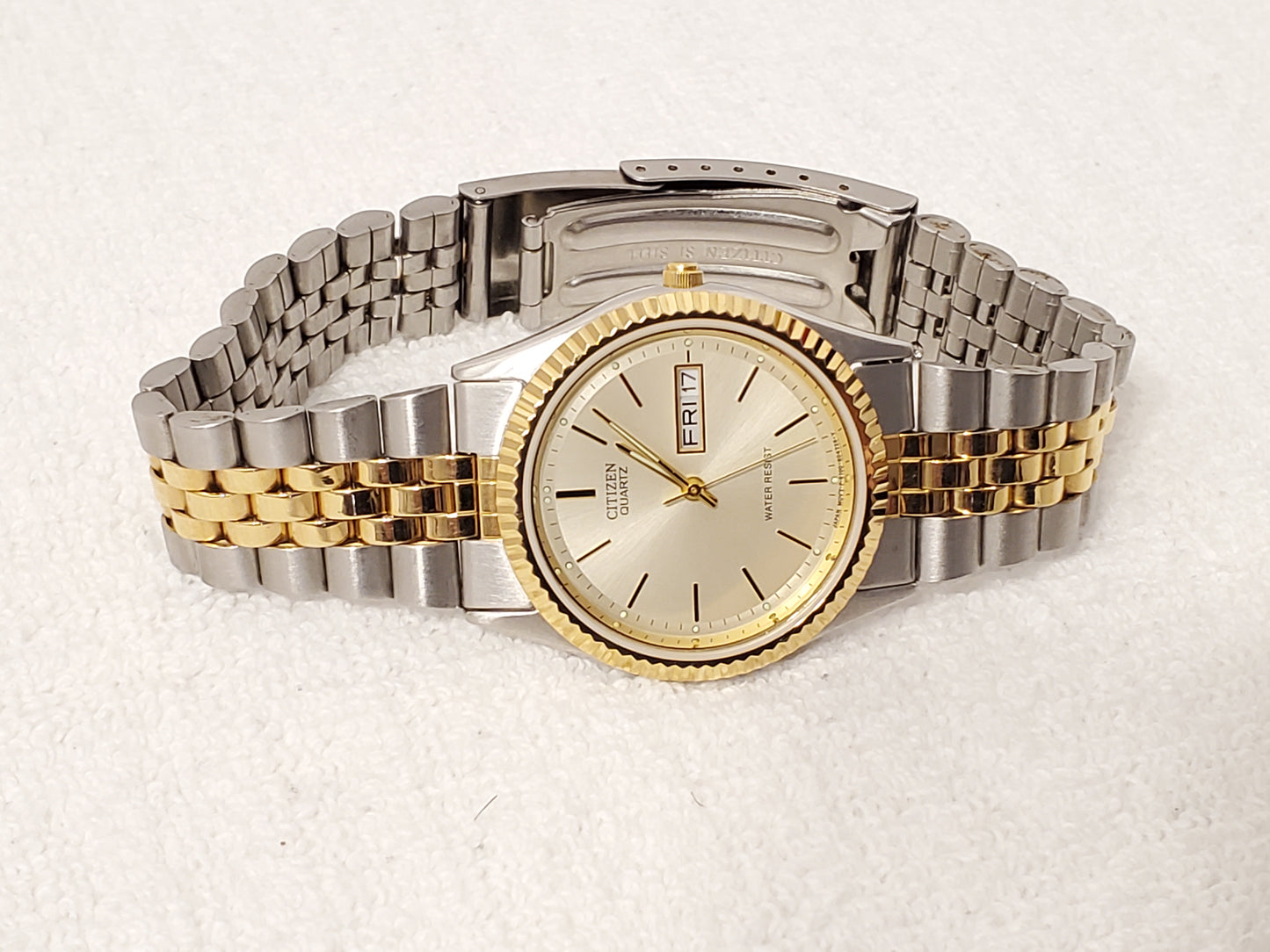 Vintage Citizen Presidental Mens Day Date Quartz Watch Gold Tone Stainless Steel